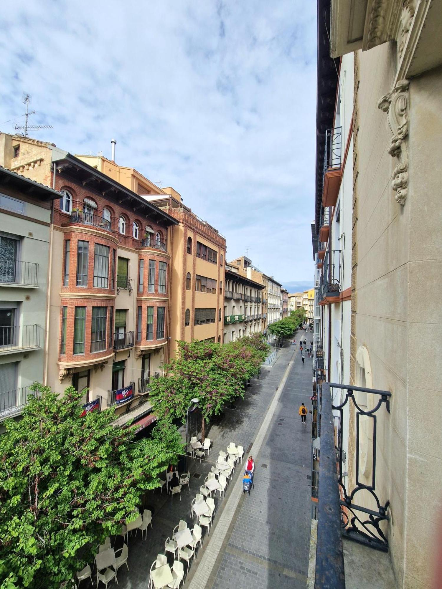 Hostal Rugaca Huesca Exterior photo