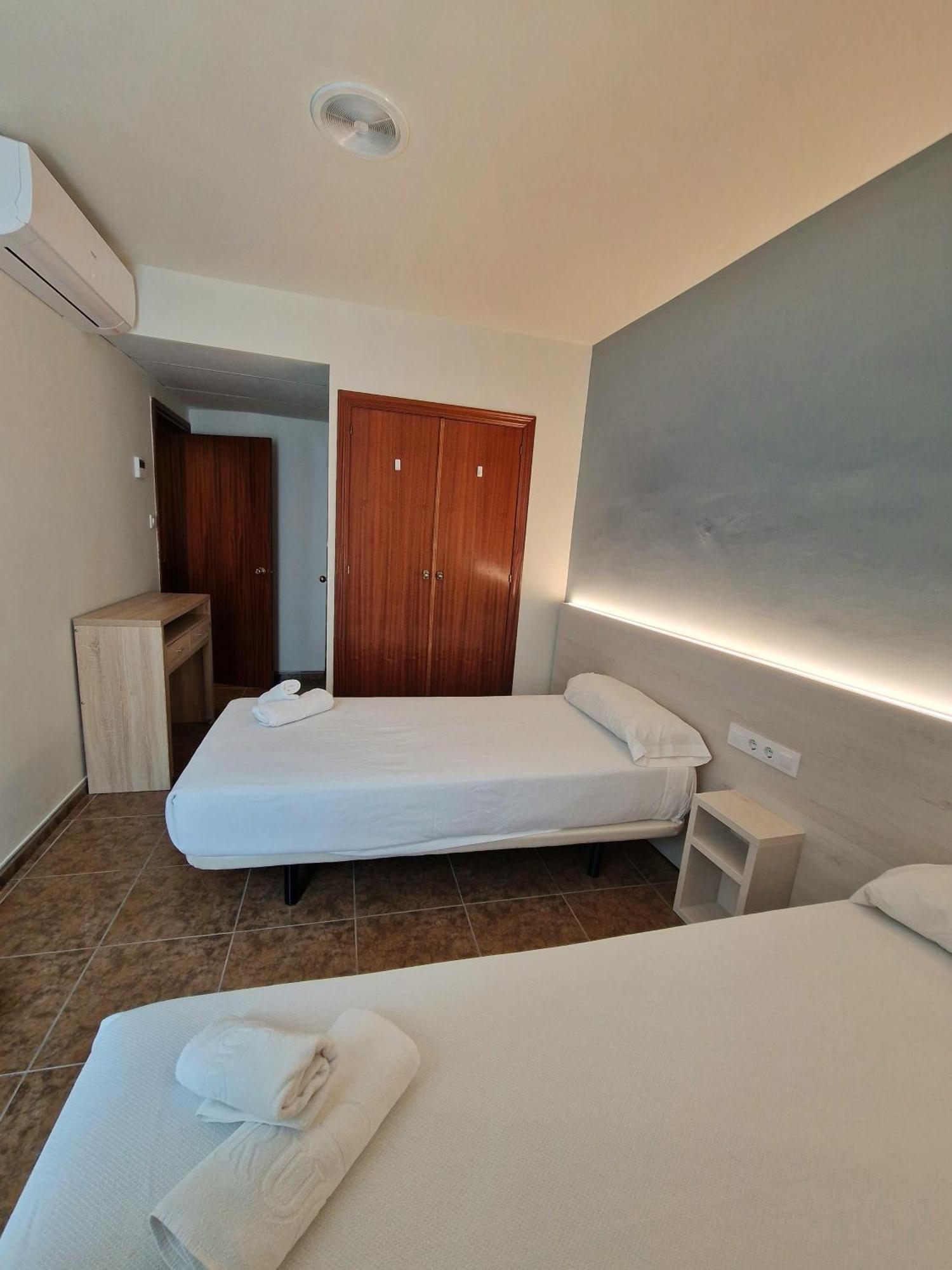 Hostal Rugaca Huesca Exterior photo